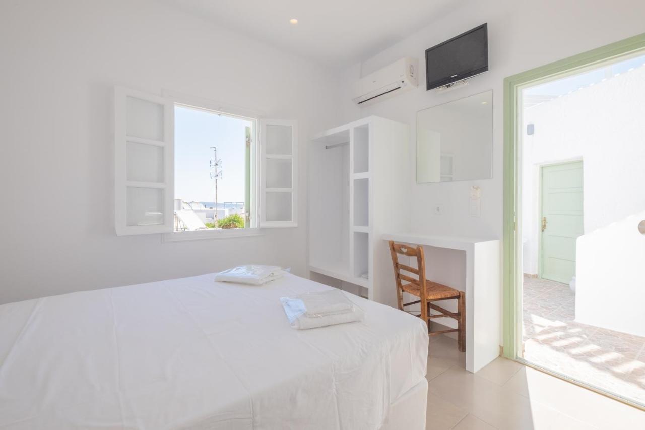 Lorenzo Studios And Suites Paros Naousa Exterior photo