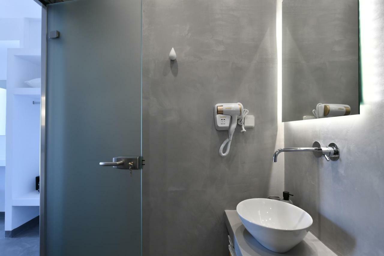 Lorenzo Studios And Suites Paros Naousa Exterior photo