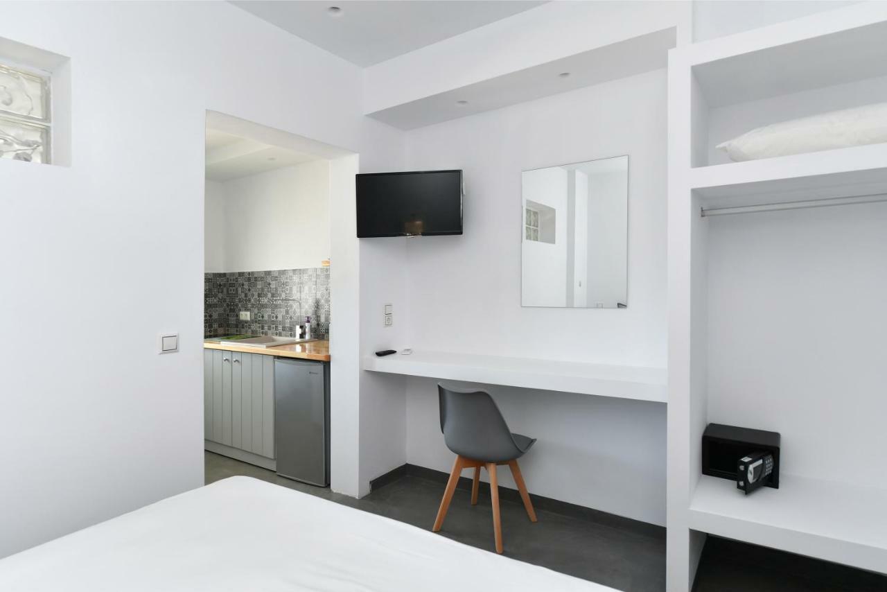 Lorenzo Studios And Suites Paros Naousa Exterior photo